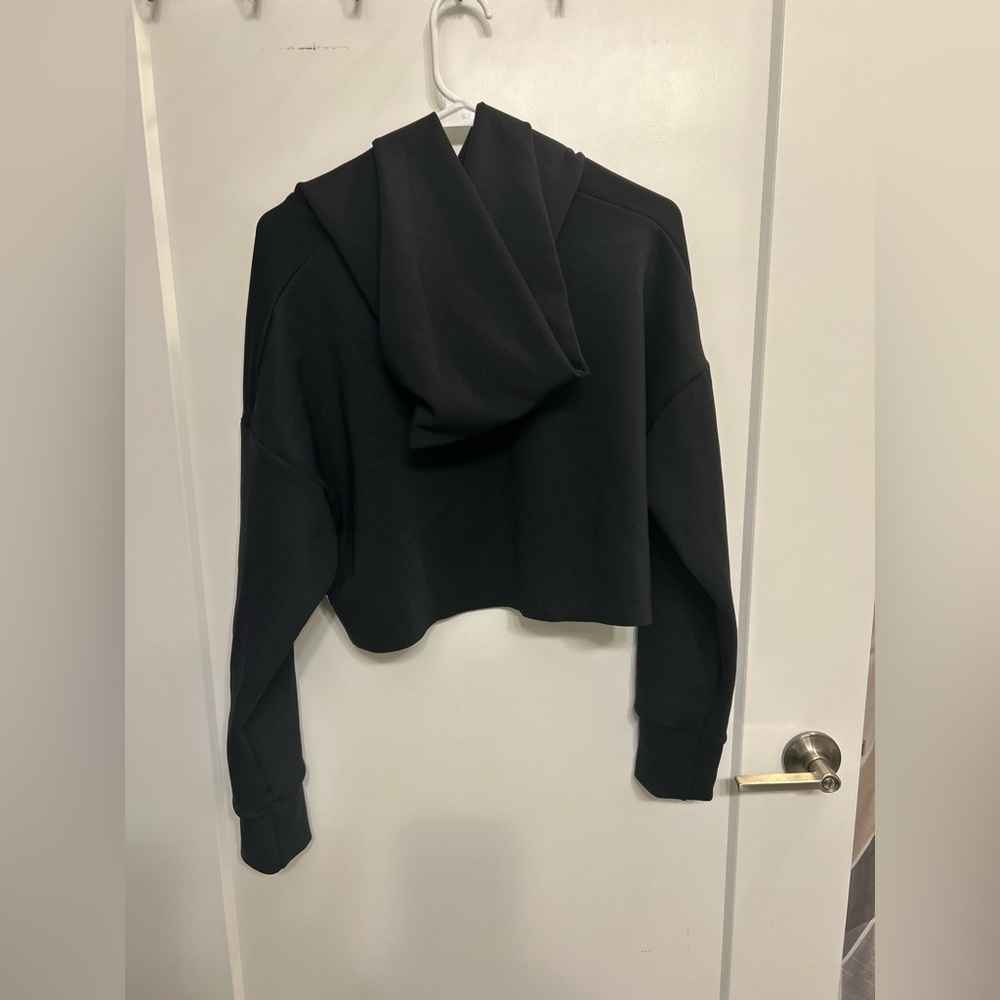 Like New Jolyn x Tiarah Black Cropped Sweatshirt